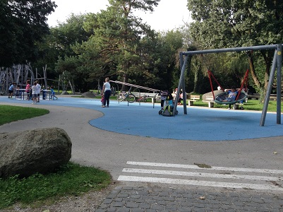 Spielplatz Weißenseepark: barrierefreie Spielgeräte