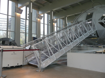 Deutsches Museum: Treppenlift in der Abteilung Nanotechnik