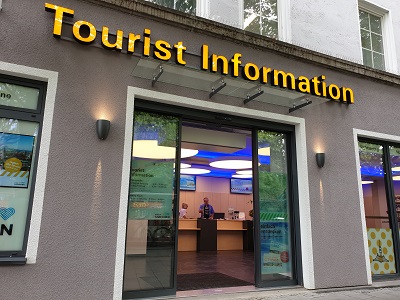Tourist Information in der Luisenstraße 1 von außen