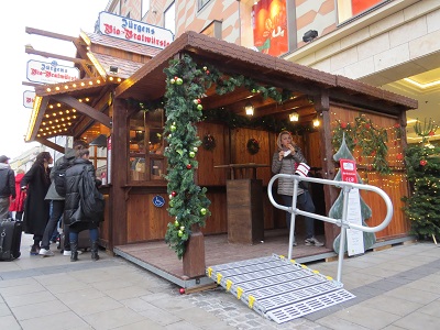 Christmas market: Stand with fried sausages and a ramp