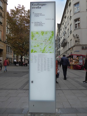 Informationssäule in der Altstadt