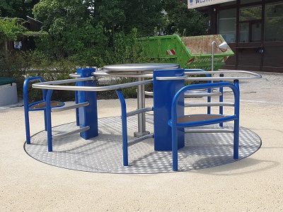 Spielplatz, Tast- und Duftgarten im Westpark: Rollstuhlkarussell