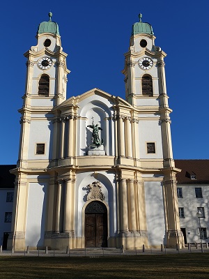 St. Michael von außen