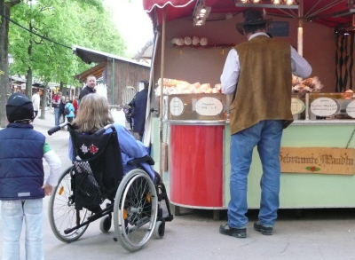 Auer Dult: Stand mit gebrannten Mandeln 