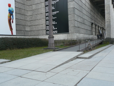 Haus der Kunst: Rampe zum Eingang