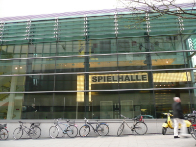 Spielhalle von außen